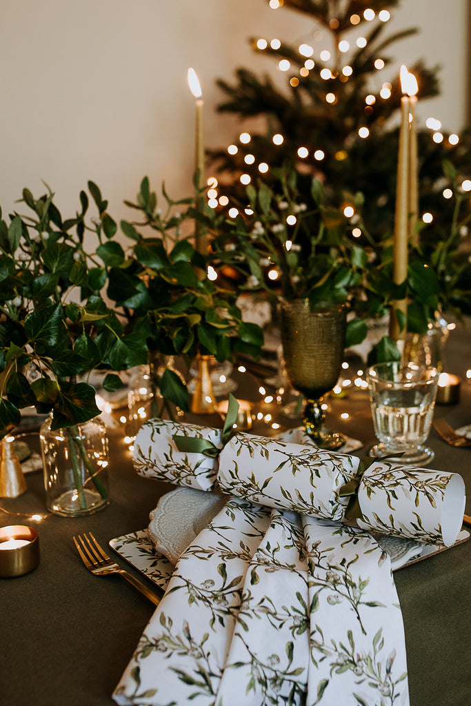 mistletoe christmas luxury tablescape