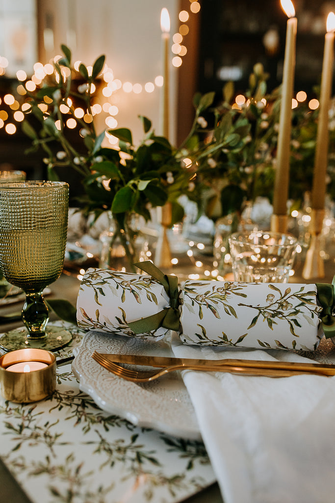 mistletoe christmas luxury tablescape